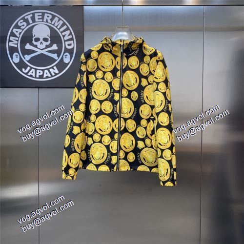 コート 高級感漂わせる 2021秋冬 ヴェルサーチVERSACE セットアップ上下 堪能できるコートヴェルサーチスーパーコピー