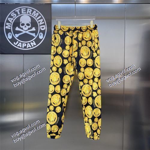 コート 高級感漂わせる 2021秋冬 ヴェルサーチVERSACE セットアップ上下 堪能できるコートヴェルサーチスーパーコピー