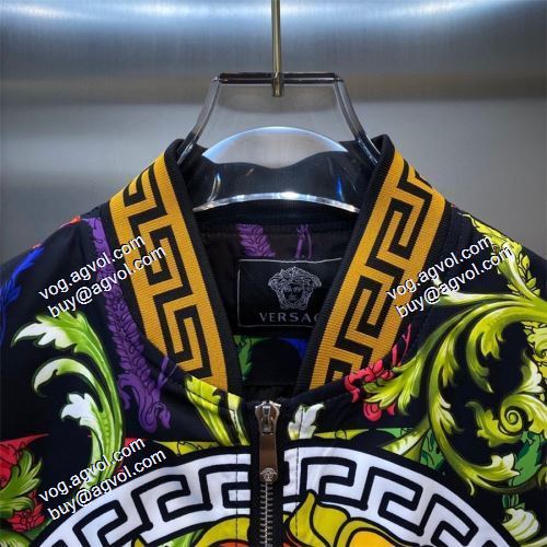 2021秋冬 軽量ジャケット 優美なお出かけスタイル ヴェルサーチVERSACE セットアップ上下 花プリントデザインジャケット ヴェルサーチコピー