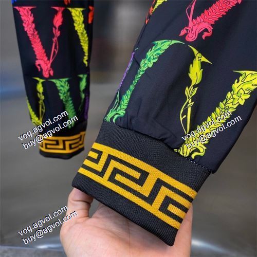 2021秋冬 軽量ジャケット 優美なお出かけスタイル ヴェルサーチVERSACE セットアップ上下 花プリントデザインジャケット ヴェルサーチコピー
