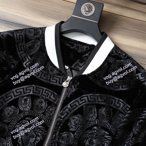 セットアップ上下 人目を惹くデザイン 2色可選 2021秋冬 ヴェルサーチVERSACE 飽きのこないデザイン ヴェルサーチコピー ブランド