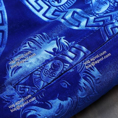 セットアップ上下 人目を惹くデザイン 2色可選 2021秋冬 ヴェルサーチVERSACE 飽きのこないデザイン ヴェルサーチコピー ブランド