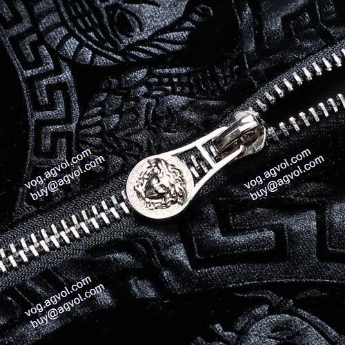 セットアップ上下 人目を惹くデザイン 2色可選 2021秋冬 ヴェルサーチVERSACE 飽きのこないデザイン ヴェルサーチコピー ブランド