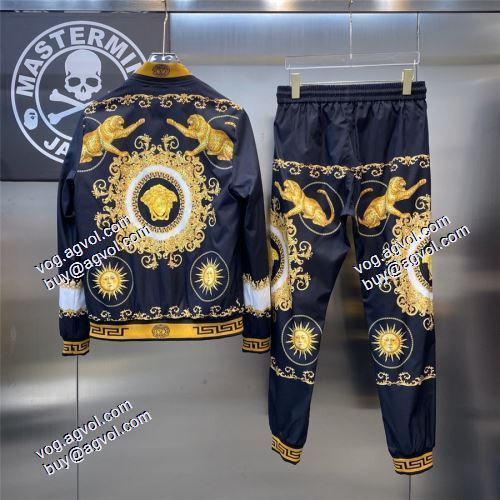 セットアップ上下 優しい色合い 2021秋冬 ヴェルサーチVERSACE ヴェルサーチブランド 偽物 通販 こだわりのコート 程よい厚み