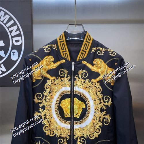 セットアップ上下 優しい色合い 2021秋冬 ヴェルサーチVERSACE ヴェルサーチブランド 偽物 通販 こだわりのコート 程よい厚み