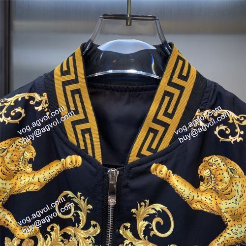 セットアップ上下 優しい色合い 2021秋冬 ヴェルサーチVERSACE ヴェルサーチブランド 偽物 通販 こだわりのコート 程よい厚み
