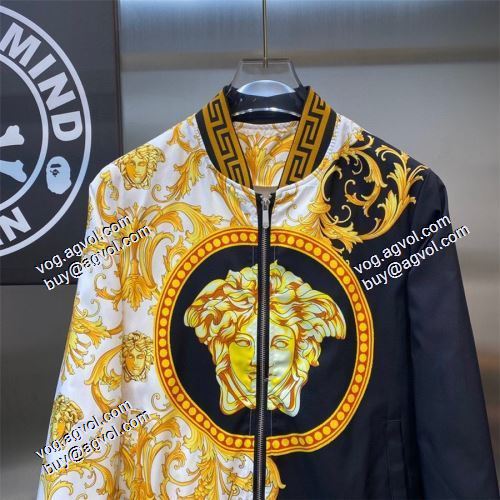 ヴェルサーチスーパーコピー 激安 2021秋冬 ジャケット ヴェルサーチVERSACE セットアップ上下 オリジナルプリント秋着用