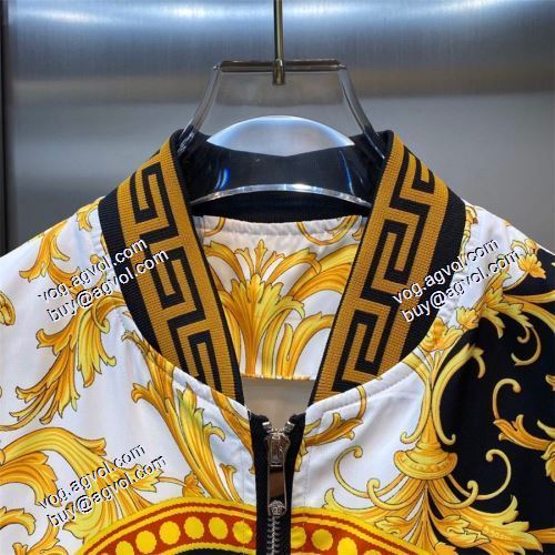 ヴェルサーチスーパーコピー 激安 2021秋冬 ジャケット ヴェルサーチVERSACE セットアップ上下 オリジナルプリント秋着用