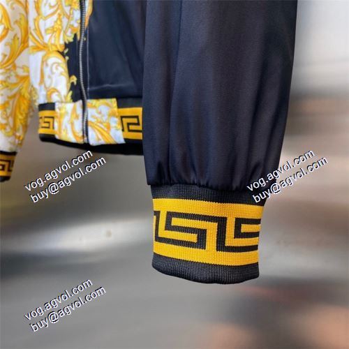 ヴェルサーチスーパーコピー 激安 2021秋冬 ジャケット ヴェルサーチVERSACE セットアップ上下 オリジナルプリント秋着用