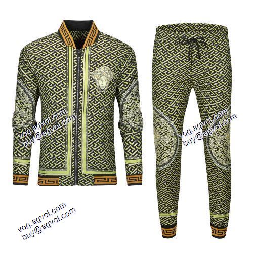 2021秋冬 秋のお出かけに最適 ヴェルサーチコピーブランド ヴェルサーチVERSACE エレガントな装い 高級感漂わせる セットアップ上下