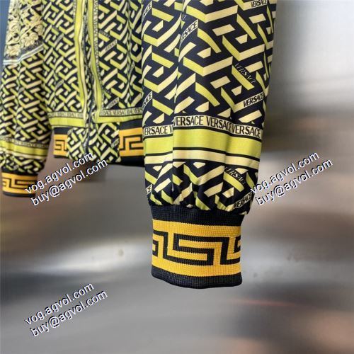 2021秋冬 秋のお出かけに最適 ヴェルサーチコピーブランド ヴェルサーチVERSACE エレガントな装い 高級感漂わせる セットアップ上下