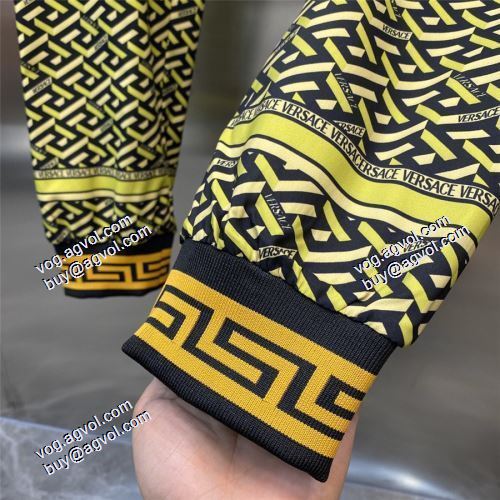 2021秋冬 秋のお出かけに最適 ヴェルサーチコピーブランド ヴェルサーチVERSACE エレガントな装い 高級感漂わせる セットアップ上下