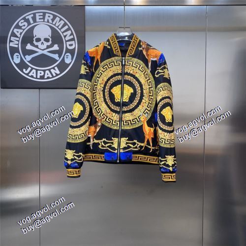 ヴェルサーチ偽物ブランド 耐久性に優れ 2021秋冬 ヴェルサーチVERSACE セットアップ上下 コート オリジナルプリント