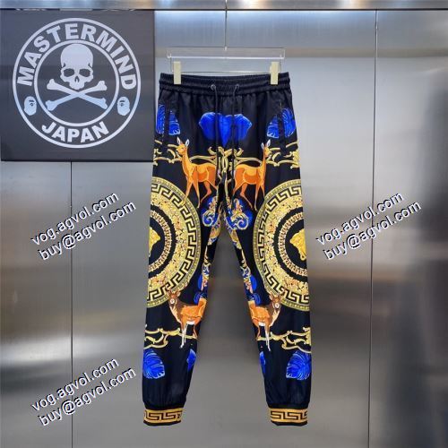 ヴェルサーチ偽物ブランド 耐久性に優れ 2021秋冬 ヴェルサーチVERSACE セットアップ上下 コート オリジナルプリント