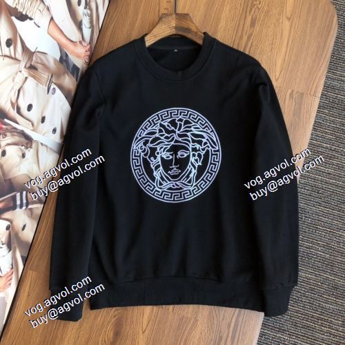 プルオーバーパーカー 絶大な人気を誇る 2色可選 2021秋冬 オシャレロゴパーカー ヴェルサーチVERSACE ヴェルサーチスーパーコピー 秋の定番