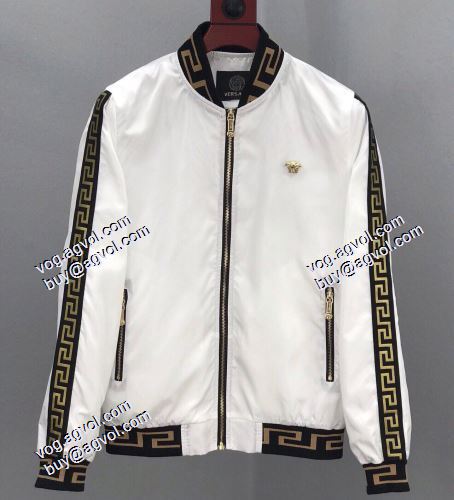 ブルゾン 2021秋冬 袖ライン おしゃれな装い ヴェルサーチVERSACE ヴェルサーチブランドスーパーコピー