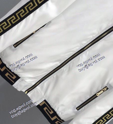 ブルゾン 2021秋冬 袖ライン おしゃれな装い ヴェルサーチVERSACE ヴェルサーチブランドスーパーコピー
