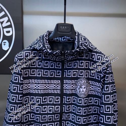 ジャケット 花プリントデザインジャケット 逸品 2021秋冬 ヴェルサーチVERSACE ブルゾン ヴェルサーチブランドコピー