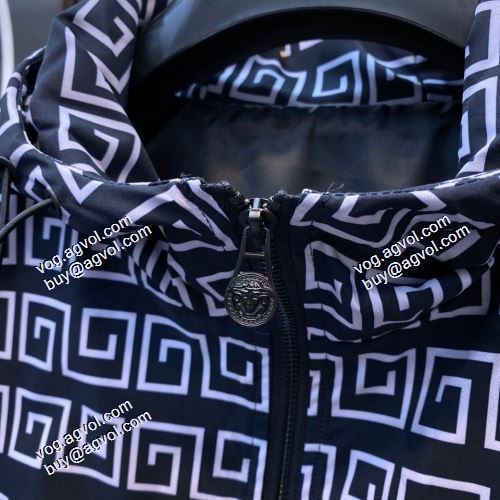 ジャケット 花プリントデザインジャケット 逸品 2021秋冬 ヴェルサーチVERSACE ブルゾン ヴェルサーチブランドコピー