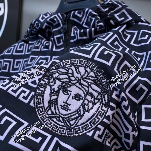 ジャケット 花プリントデザインジャケット 逸品 2021秋冬 ヴェルサーチVERSACE ブルゾン ヴェルサーチブランドコピー
