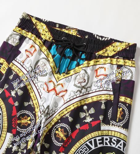人目を惹くデザイン 2021秋冬 ヴェルサーチVERSACE セットアップ上下 花プリントデザインジャケット ヴェルサーチコピー ブランド