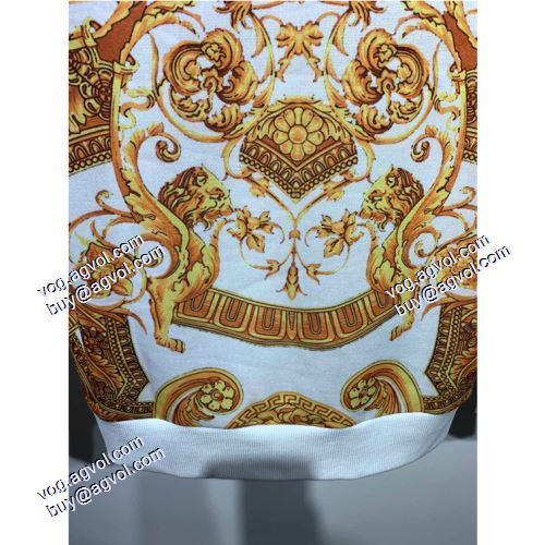 迷彩総柄 プルオーバーパーカー ジップパーカー 2021秋冬 ヴェルサーチVERSACE プリントパーカ 利便性に優れ 秋の定番