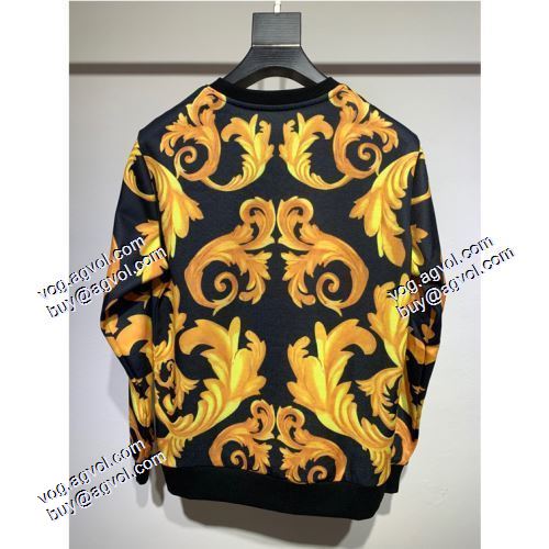 ロゴパーカー 売れ筋のいい 幅広いジャンル 2021秋冬 総柄 プルオーバーパーカー ヴェルサーチVERSACE ヴェルサーチブランド 偽物 通販