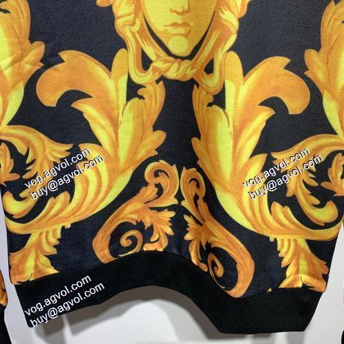 ロゴパーカー 売れ筋のいい 幅広いジャンル 2021秋冬 総柄 プルオーバーパーカー ヴェルサーチVERSACE ヴェルサーチブランド 偽物 通販