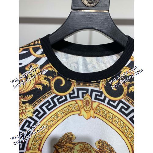 プルオーバーパーカー おしゃれさ抜群パーカ 迷彩総柄 2021秋冬 ヴェルサーチVERSACE プリントパーカ ヴェルサーチスーパーコピー 激安 高級感を備えている