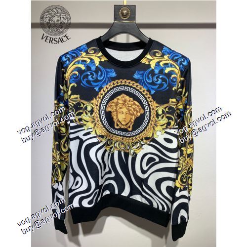 圧倒的な高級感 2021秋冬 ジップパーカー 迷彩総柄 ヴェルサーチVERSACE プルオーバーパーカー ヴェルサーチコピーブランド オシャレロゴパーカー