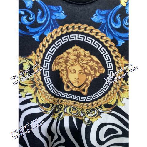 圧倒的な高級感 2021秋冬 ジップパーカー 迷彩総柄 ヴェルサーチVERSACE プルオーバーパーカー ヴェルサーチコピーブランド オシャレロゴパーカー