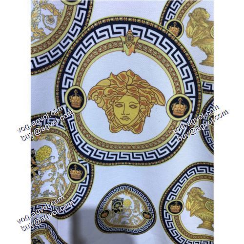 2021秋冬 秋の定番 ジップパーカー ロゴパーカー ヴェルサーチVERSACE ヴェルサーチスーパーコピー プルオーバーパーカー オシャレロゴパーカー