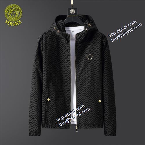 2021秋冬 ヴェルサーチVERSACE ヴェルサーチブランド コピー 著名人の着用 ブルゾン コート シンプルなデザイン フード付きコート