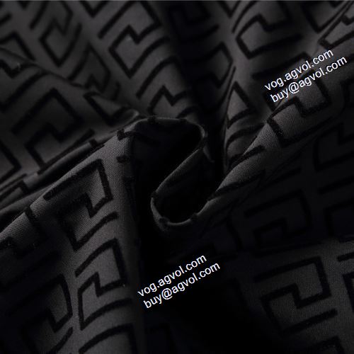 2021秋冬 ヴェルサーチVERSACE ヴェルサーチブランド コピー 著名人の着用 ブルゾン コート シンプルなデザイン フード付きコート