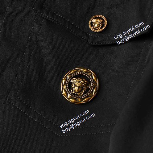 ヴェルサーチコピー 2021秋冬 ヴェルサーチVERSACE 完売必至の人気モデルをご紹介 ブルゾン ジャケット 2色可選 秋のお出かけに最適 堪能できるコート