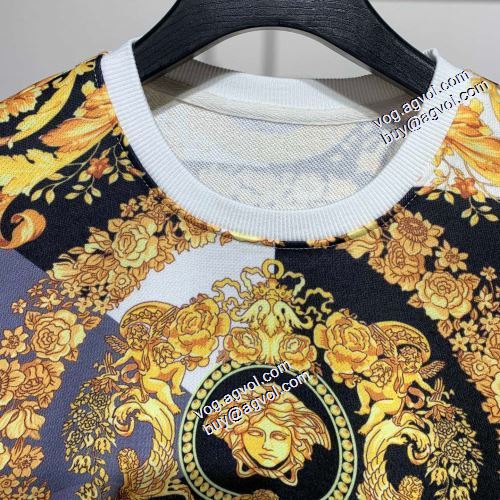 2021秋冬 ヴェルサーチVERSACE ヴェルサーチブランド コピー 最安値に挑戦 総柄 プルオーバーパーカー 存在感のある