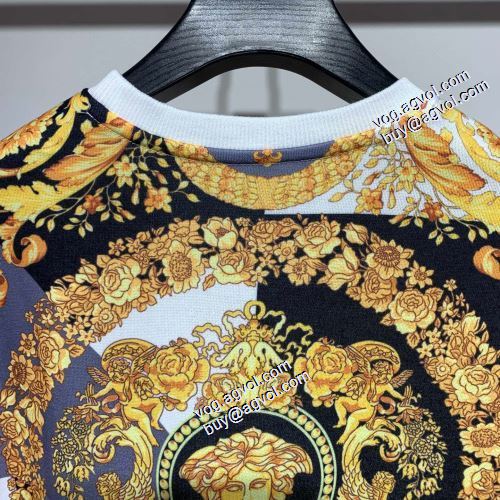 2021秋冬 ヴェルサーチVERSACE ヴェルサーチブランド コピー 最安値に挑戦 総柄 プルオーバーパーカー 存在感のある