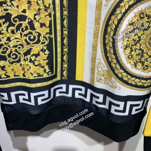 リブ付 スタイリッシュ プルオーバーパーカー 2021秋冬 ヴェルサーチスーパーコピー ヴェルサーチVERSACE 人気販売中 秋着用