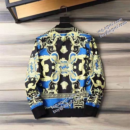 高品質 人気 適度な厚 2021秋冬 ヴェルサーチスーパーコピー ヴェルサーチVERSACE ブルゾン こだわりのコート 人目を惹くデザイン