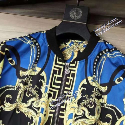 高品質 人気 適度な厚 2021秋冬 ヴェルサーチスーパーコピー ヴェルサーチVERSACE ブルゾン こだわりのコート 人目を惹くデザイン