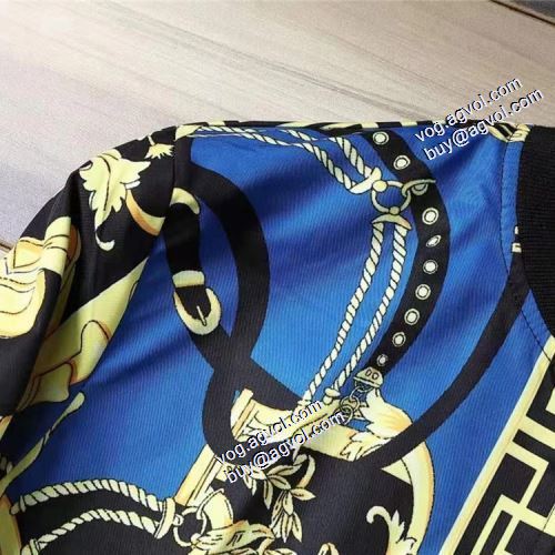 高品質 人気 適度な厚 2021秋冬 ヴェルサーチスーパーコピー ヴェルサーチVERSACE ブルゾン こだわりのコート 人目を惹くデザイン