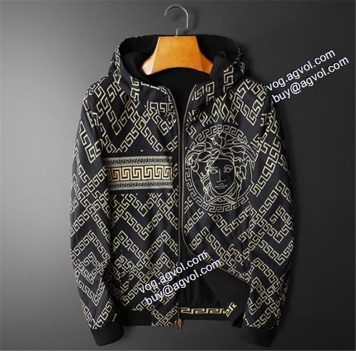 2021秋冬 ヴェルサーチブランドスーパーコピー ヴェルサーチVERSACE 高級感ある ブルゾン 防寒機能ある フード付きコート