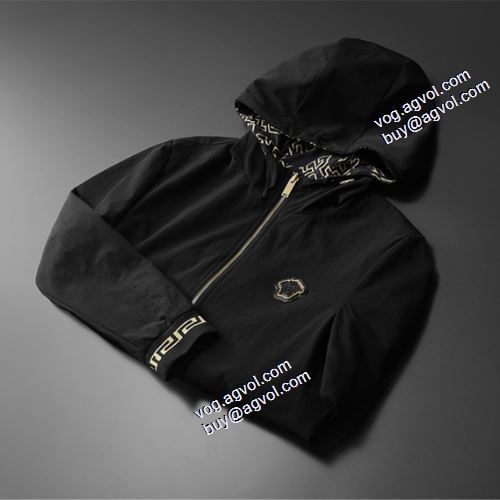 2021秋冬 ヴェルサーチブランドスーパーコピー ヴェルサーチVERSACE 高級感ある ブルゾン 防寒機能ある フード付きコート