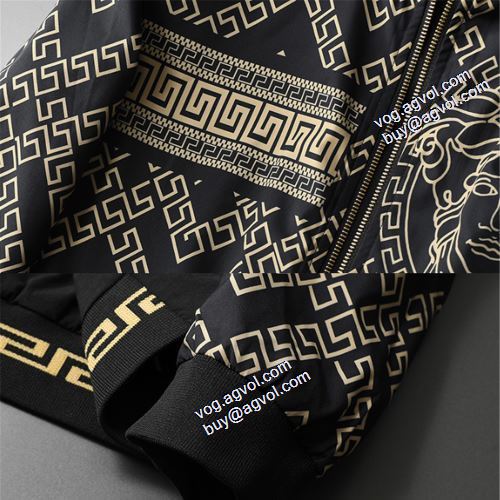 2021秋冬 ヴェルサーチブランドスーパーコピー ヴェルサーチVERSACE 高級感ある ブルゾン 防寒機能ある フード付きコート