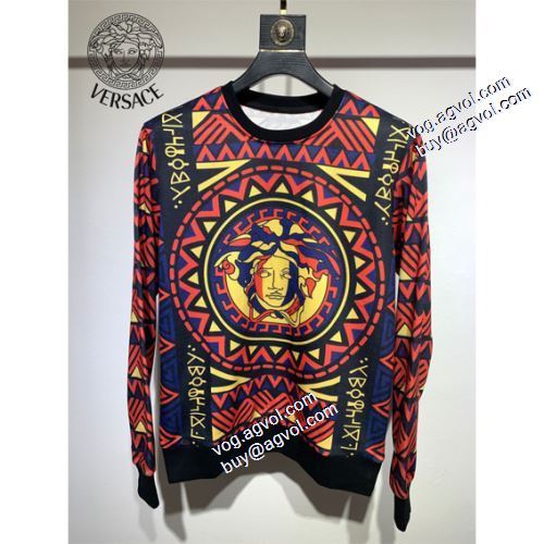 2021秋冬 ヴェルサーチVERSACE ヴェルサーチスーパーコピー 個性的なデザ プルオーバーパーカー 人目を惹くデザイン オリジナルプリント