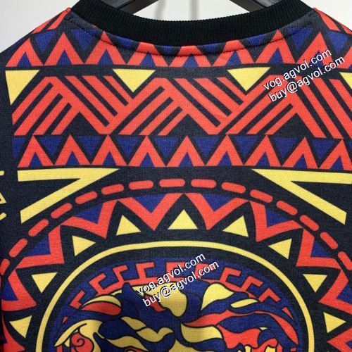 2021秋冬 ヴェルサーチVERSACE ヴェルサーチスーパーコピー 個性的なデザ プルオーバーパーカー 人目を惹くデザイン オリジナルプリント