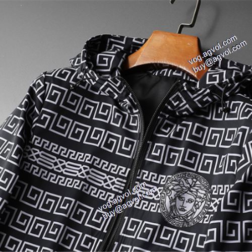 人気新品★超特価★ 2021秋冬 ヴェルサーチVERSACE ヴェルサーチブランド 偽物 通販 コート ブルゾン 適度な厚み 秋のお出かけに最適 