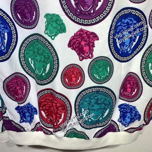 2021秋冬 ヴェルサーチ偽物ブランド ヴェルサーチVERSACE 大絶賛の履き心地! ブルゾン ジャケット 防寒機能ある 満足できるコート