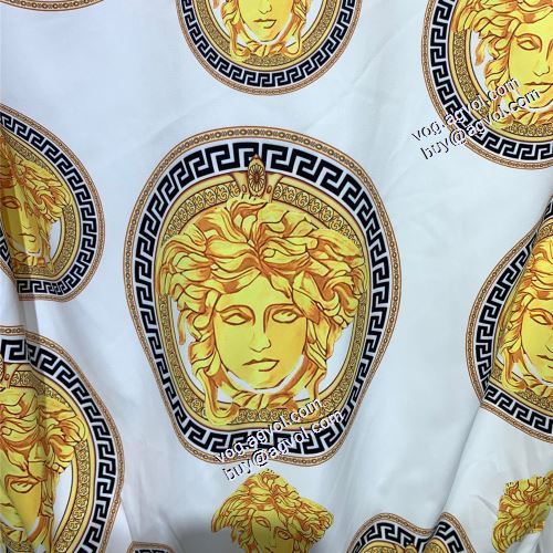 選べる極上 ジャケット 花プリントデザインジャケット 2021秋冬 ヴェルサーチVERSACE ヴェルサーチスーパーコピー ブルゾン 堪能できるコート