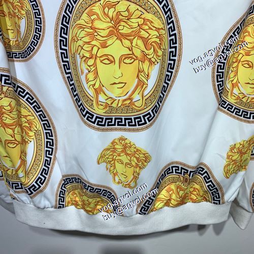 選べる極上 ジャケット 花プリントデザインジャケット 2021秋冬 ヴェルサーチVERSACE ヴェルサーチスーパーコピー ブルゾン 堪能できるコート
